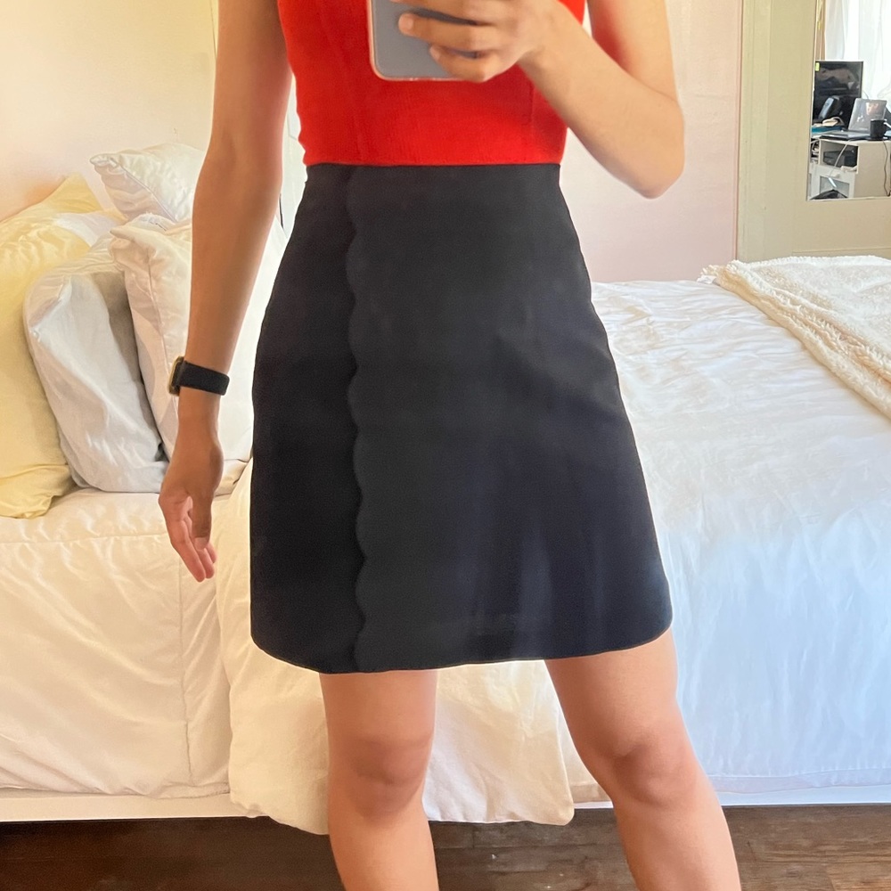 Club Monaco Black Short A-Line Scallop Skirt